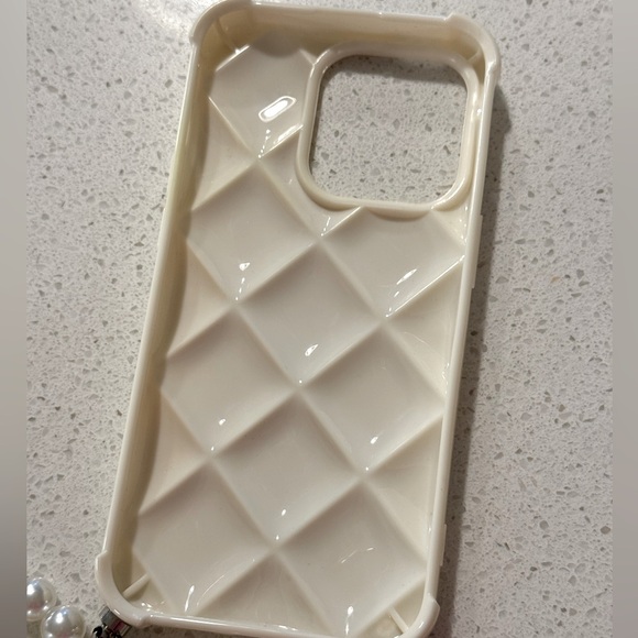 iPhone 14 Pro case with Pearl Hand Strap and Crossbody Strap - Picture 8 of 10